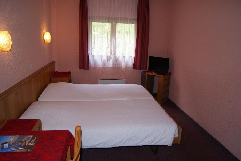 Hotel Restaurant Du Cret Bourg-Saint-Pierre Buitenkant foto