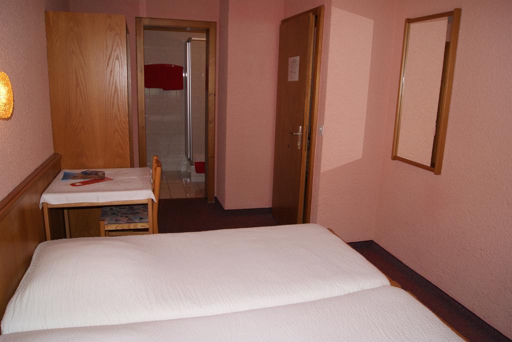 Hotel Restaurant Du Cret Bourg-Saint-Pierre Buitenkant foto