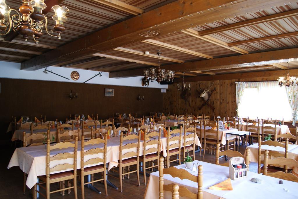 Hotel Restaurant Du Cret Bourg-Saint-Pierre Buitenkant foto